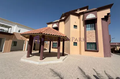 Villa - 4 Bedrooms - 7 Bathrooms for rent in Mamoura 18 - Al Maamoura - Doha