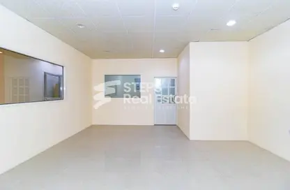Office Space - Studio - 2 Bathrooms for rent in Anas Street - Fereej Bin Mahmoud North - Fereej Bin Mahmoud - Doha
