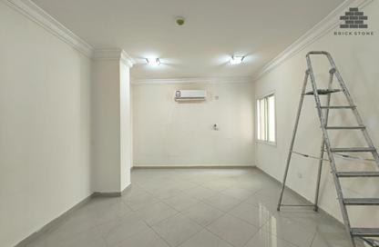 Apartment - 2 Bedrooms - 2 Bathrooms for rent in Muntazah 10 - Al Muntazah - Doha