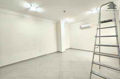 Apartment - 2 Bedrooms - 2 Bathrooms for rent in Muntazah 10 - Al Muntazah - Doha