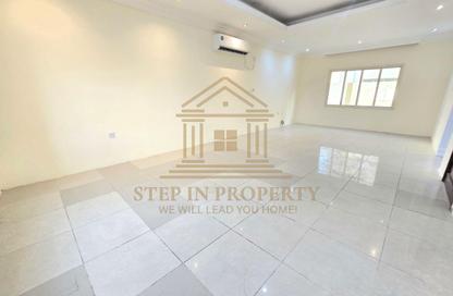 Apartment - 5 Bedrooms - 4 Bathrooms for rent in Al Hanaa Street - Al Gharrafa - Doha