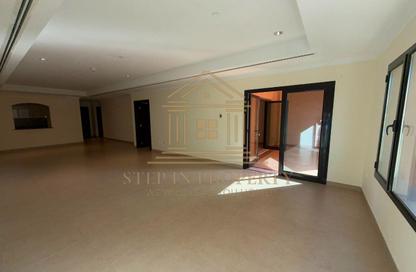 Apartment - 1 Bedroom - 2 Bathrooms for rent in West Porto Drive - Porto Arabia - The Pearl Island - Doha