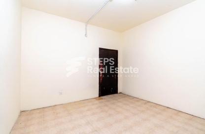 Labor Camp - Studio - 7+ Bathrooms for rent in Industrial Area 4 - Industrial Area - Industrial Area - Doha
