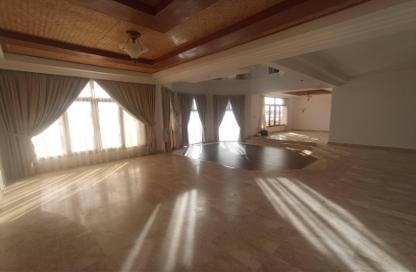 Villa - 5 Bedrooms - 5 Bathrooms for rent in Legtaifiya Lagoon - West Bay - Doha