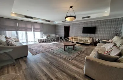 Apartment - 2 Bedrooms - 2 Bathrooms for rent in West Porto Drive - Porto Arabia - The Pearl Island - Doha