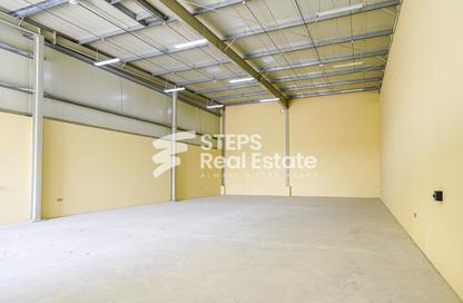 Warehouse - Studio - 1 for rent in East Industrial Street - Birkat Al Awamer - Al Wakra