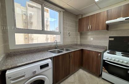 Apartment - 2 Bedrooms - 2 Bathrooms for rent in Al Themar Street - Umm Ghuwailina - Doha