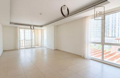 Apartment - 3 Bedrooms - 3 Bathrooms for rent in Viva West - Viva Bahriyah - The Pearl Island - Doha