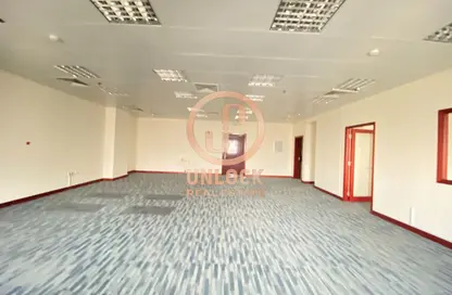 مساحات مكتبية - استوديو - 2 حمامات للايجار في مبنى رمادا التجاري - شارع الروابي - المنتزه - الدوحة