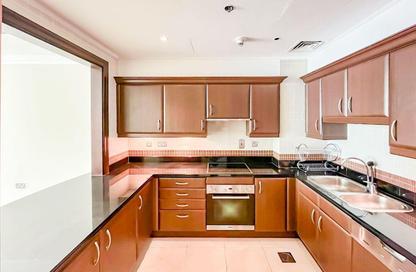 Apartment - 1 Bedroom - 2 Bathrooms for rent in West Porto Drive - Porto Arabia - The Pearl Island - Doha