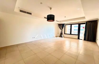 شقة - 2 غرف نوم - 3 حمامات للايجار في طريق بورتو الغربي - بورتو أرابيا - جزيرة اللؤلؤة - الدوحة