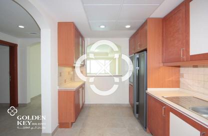 Apartment - 2 Bedrooms - 3 Bathrooms for rent in West Porto Drive - Porto Arabia - The Pearl Island - Doha
