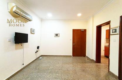 Apartment - 1 Bedroom - 1 Bathroom for rent in Umm Ghuwailina 4 - Umm Ghuwailina - Doha