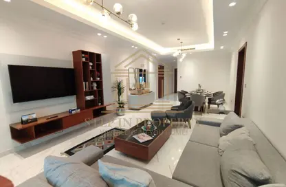 Apartment - 2 Bedrooms - 3 Bathrooms for rent in Floresta Gardens - Floresta Gardens - The Pearl Island - Doha