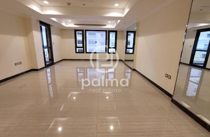 Apartment - 1 Bedroom - 2 Bathrooms for rent in East Porto Drive - Porto Arabia - The Pearl Island - Doha