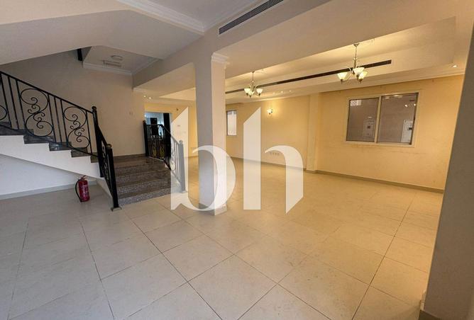 992305 - Property Image 2