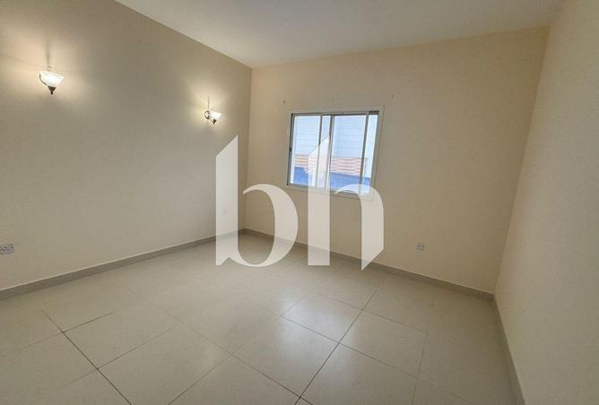 992305 - Property Image 3