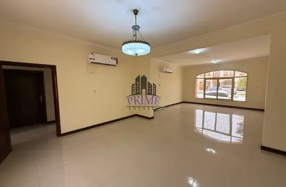 Villa - 3 Bedrooms - 4 Bathrooms for rent in Salwa Road - Al Aziziyah - Doha