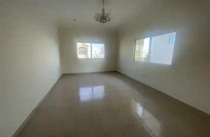 Compound - 4 Bedrooms - 5 Bathrooms for rent in Abu Hamour - Doha
