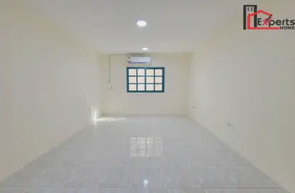 Apartment - 2 Bedrooms - 2 Bathrooms for rent in Umm Ghuwailina 4 - Umm Ghuwailina - Doha