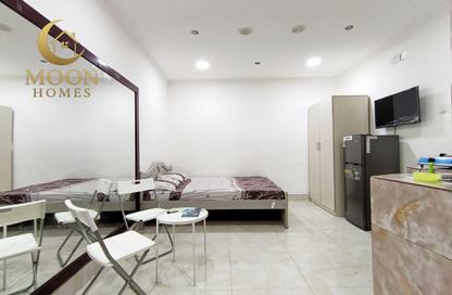 Apartment - Studio - 1 Bathroom for rent in Umm Ghuwailina 4 - Umm Ghuwailina - Doha