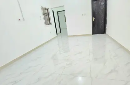 Apartment - 2 Bedrooms - 2 Bathrooms for rent in Al Aziziyah - Al Aziziyah - Doha
