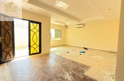 Villa - 7 - 7 for rent in Umm Abirieh - Al Shamal