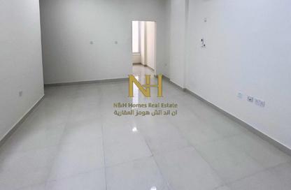 شقة - 3 غرف نوم - 4 حمامات للايجار في شارع الوعب - الوعب - الدوحة