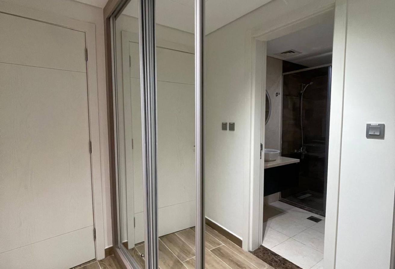 Lease-to-Own 3BR + Maid’s Room Apartment foxhill thumbnail 10
