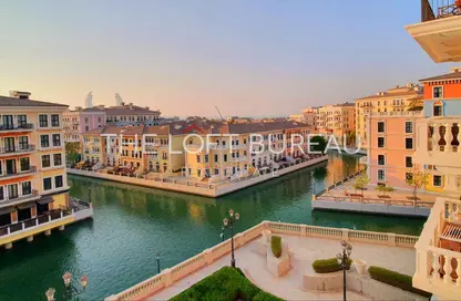 Apartment - 3 Bedrooms - 4 Bathrooms for rent in Carnaval - Qanat Quartier - The Pearl Island - Doha