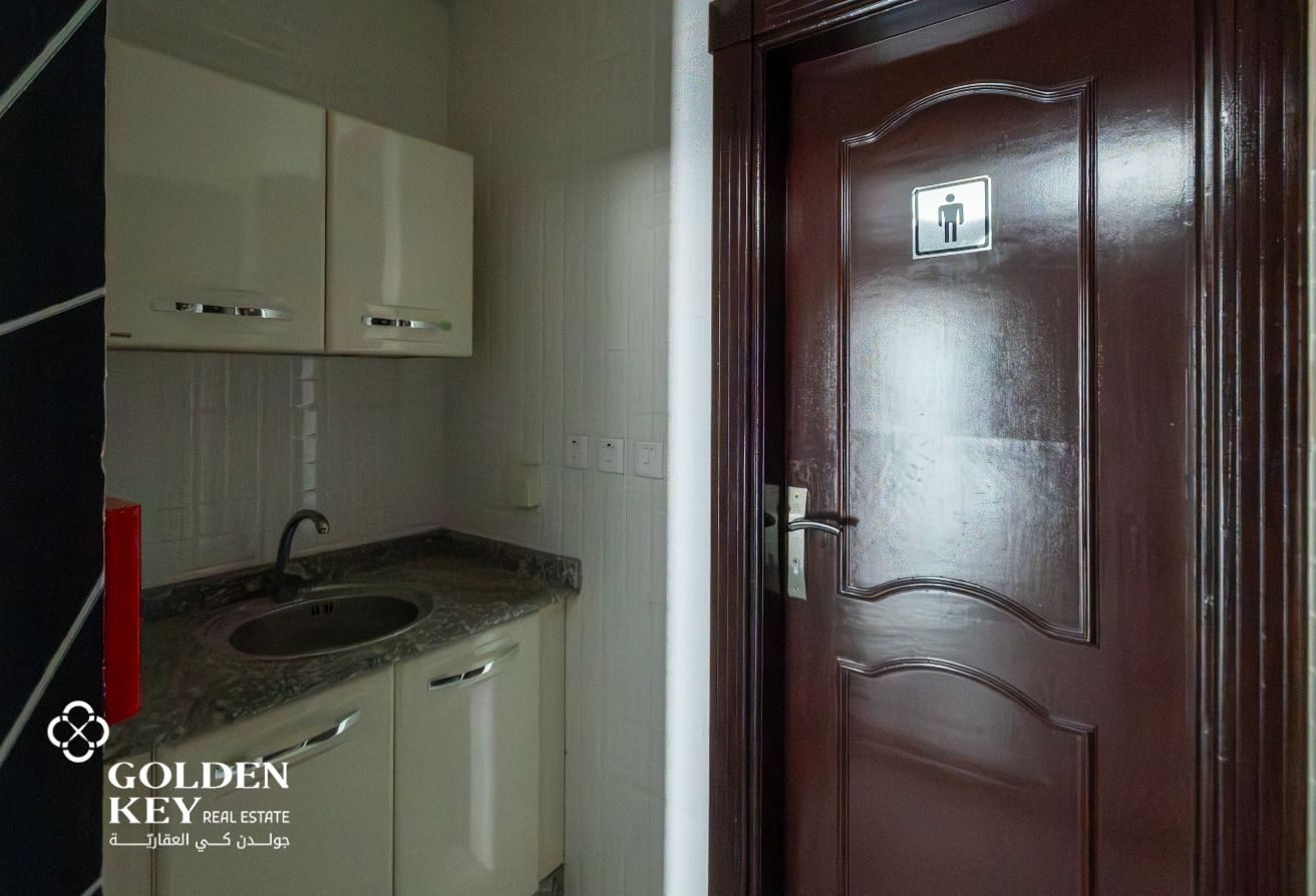 Well-Located Office Space in Matar Qadeem