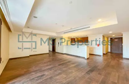 Apartment - 2 Bedrooms - 2 Bathrooms for rent in West Porto Drive - Porto Arabia - The Pearl Island - Doha