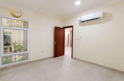 Apartment - 2 Bedrooms - 2 Bathrooms for rent in Umm Ghuwailina 4 - Umm Ghuwailina - Doha