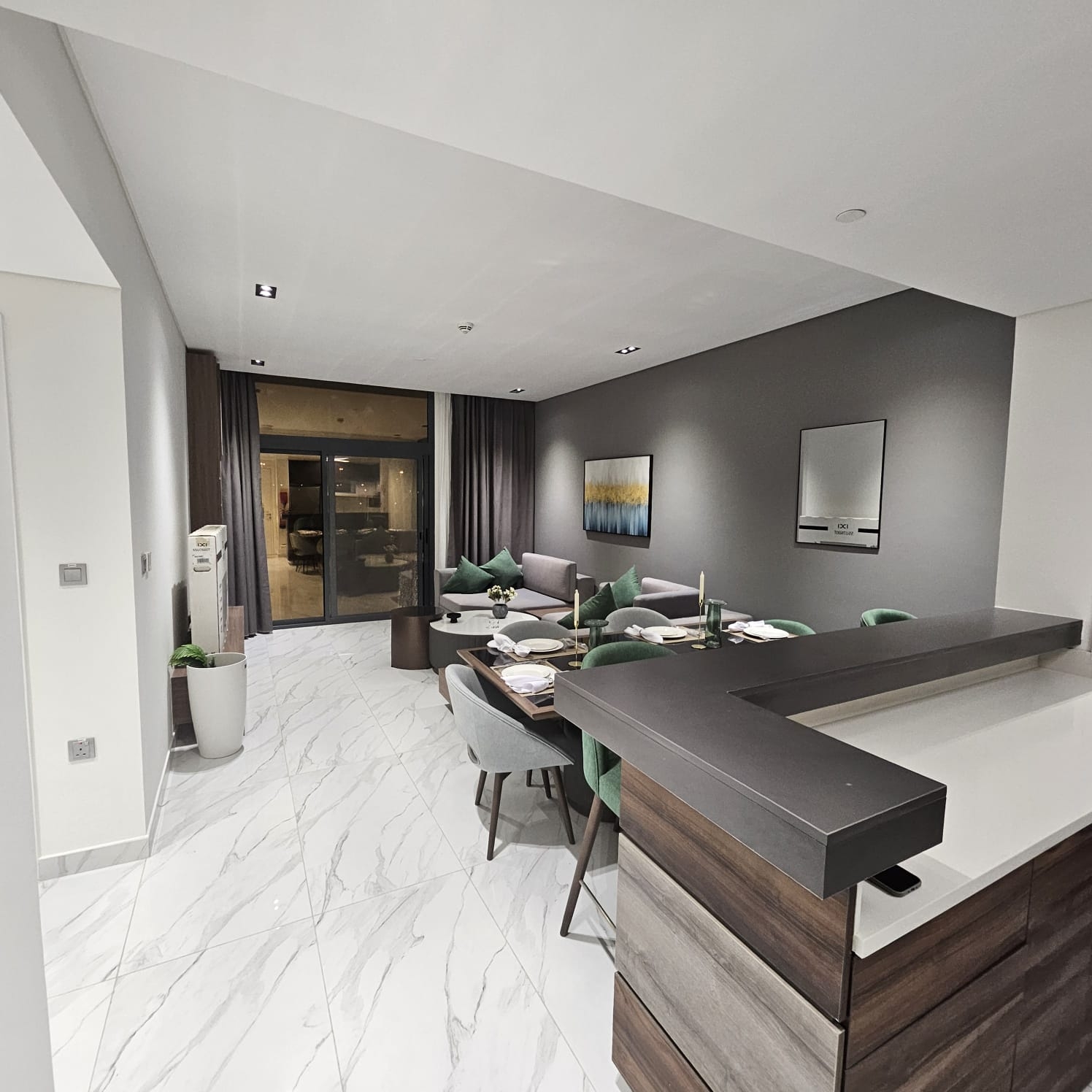 BRAND NEW 1BEDROOM FULLY FURNISHED BALCONY thumbnail 3