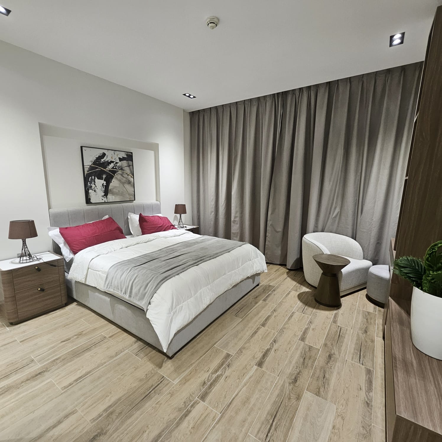 BRAND NEW 1BEDROOM FULLY FURNISHED BALCONY thumbnail 5