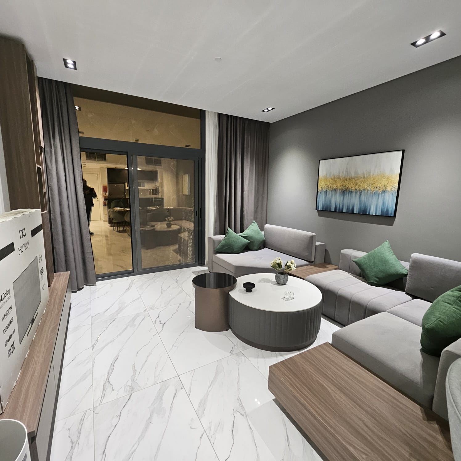 BRAND NEW 1BEDROOM FULLY FURNISHED BALCONY thumbnail 4