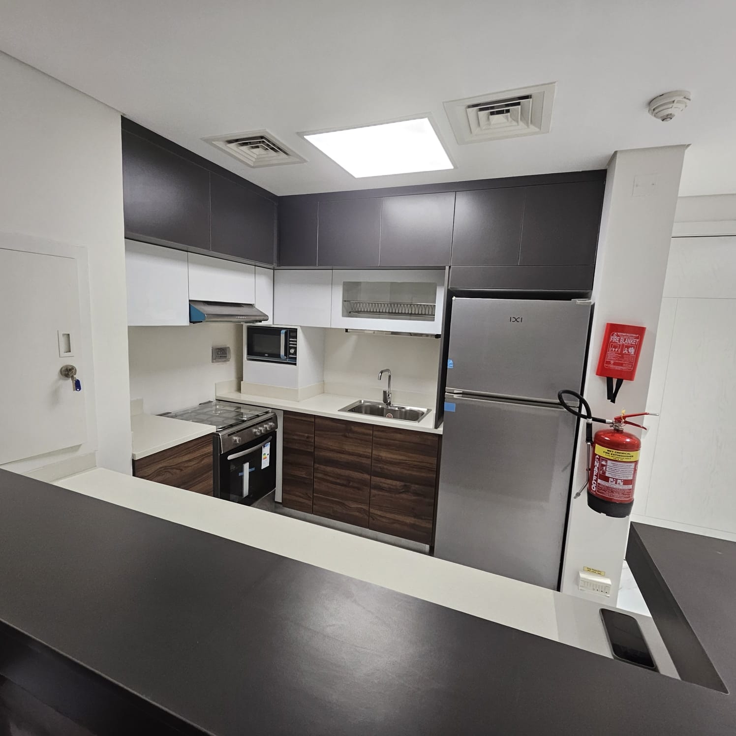 BRAND NEW 1BEDROOM FULLY FURNISHED BALCONY thumbnail 7