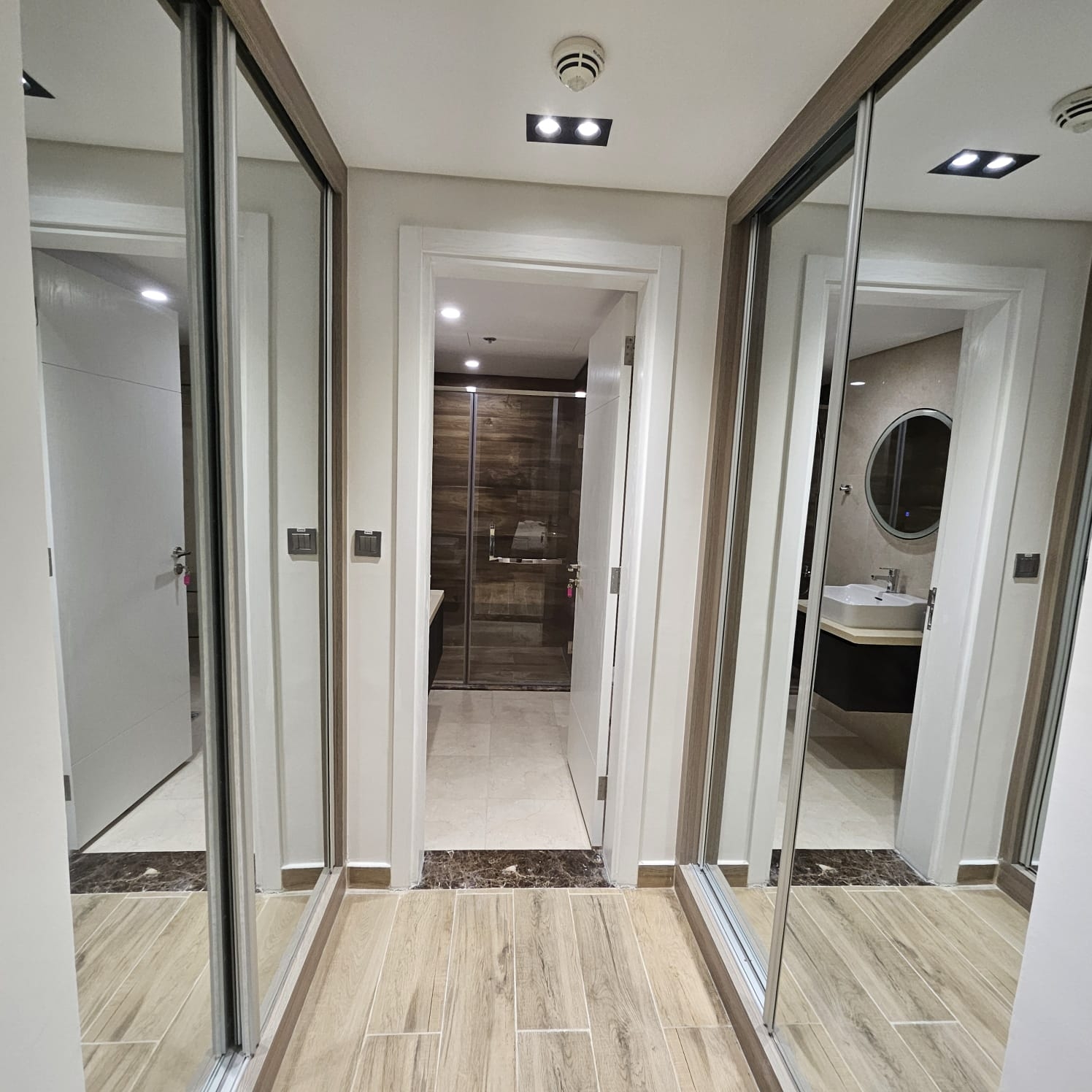 BRAND NEW 1BEDROOM FULLY FURNISHED BALCONY thumbnail 14