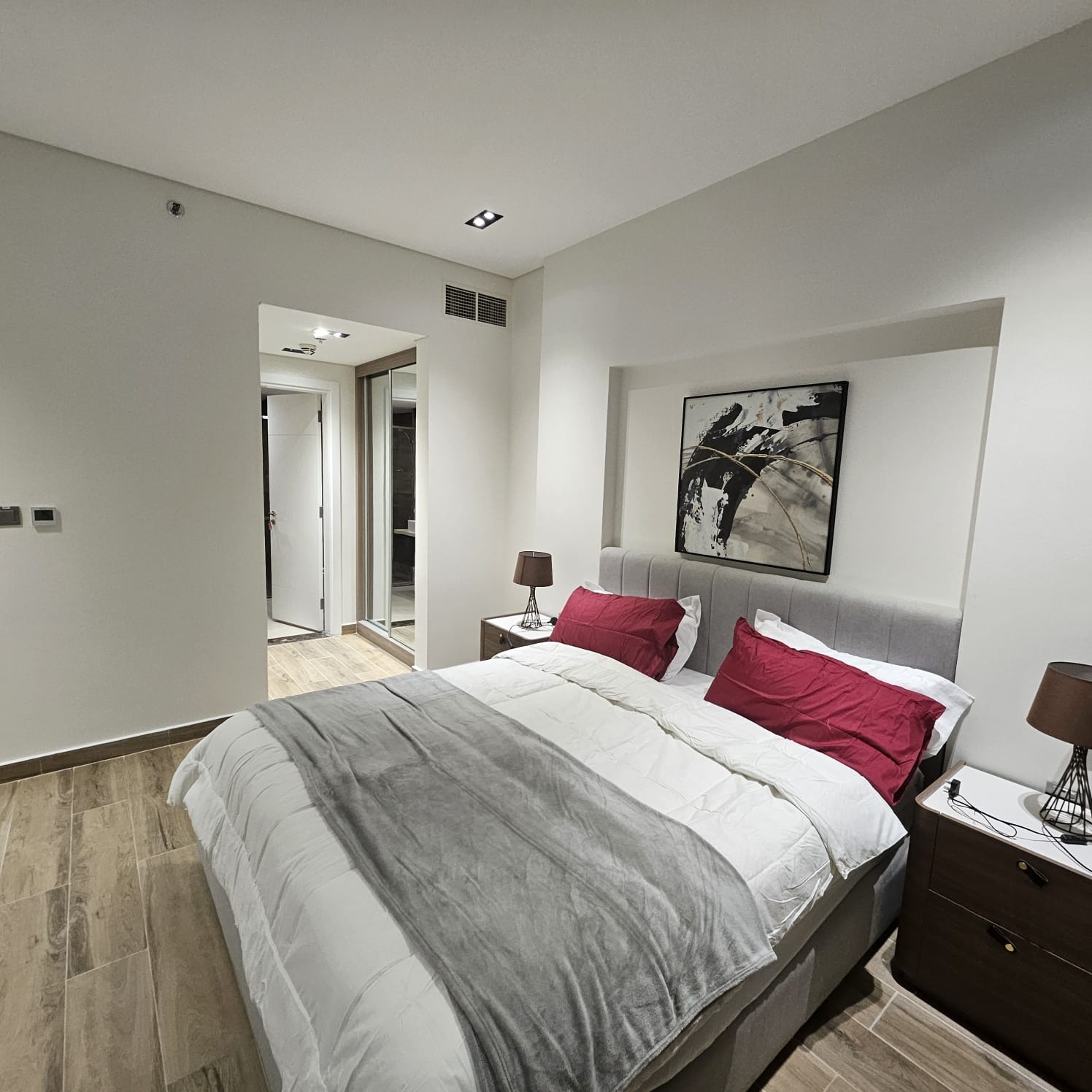 BRAND NEW 1BEDROOM FULLY FURNISHED BALCONY thumbnail 6