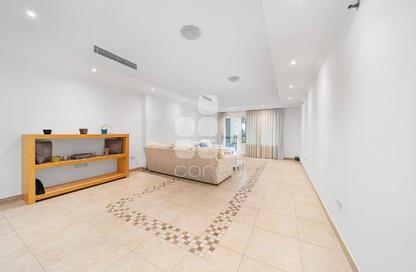 Apartment - 1 Bedroom - 2 Bathrooms for rent in West Porto Drive - Porto Arabia - The Pearl Island - Doha