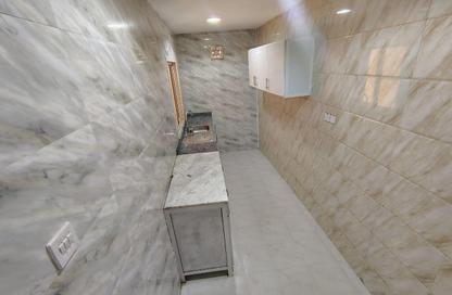 Apartment - 2 Bedrooms - 2 Bathrooms for rent in New Salata - Salata - Doha