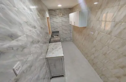 Apartment - 2 Bedrooms - 2 Bathrooms for rent in New Salata - Salata - Doha