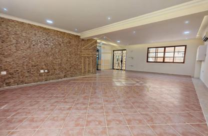 Villa - 3 Bedrooms - 3 Bathrooms for rent in Al Maamoura - Al Maamoura - Doha