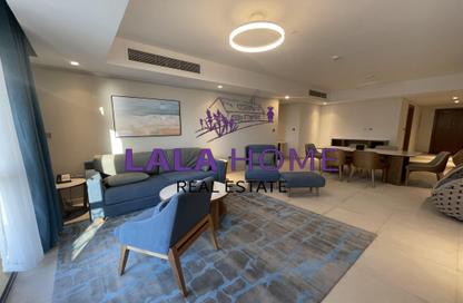 شقة - 2 غرف نوم - 4 حمامات للايجار في البلاج الجنوبي - البلاج - جزيرة اللؤلؤة - الدوحة