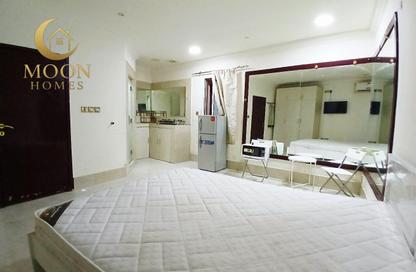 Apartment - Studio - 1 Bathroom for rent in Umm Ghuwailina 4 - Umm Ghuwailina - Doha