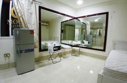 Apartment - Studio - 1 Bathroom for rent in Umm Ghuwailina 4 - Umm Ghuwailina - Doha