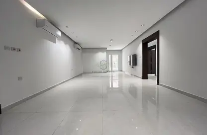 شقة - 3 غرف نوم - 3 حمامات للايجار في شارع المطار القديم - طريق المطار القديم - الدوحة