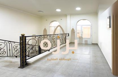 شقة - 4 غرف نوم - 3 حمامات للايجار في المريخ - الدوحة