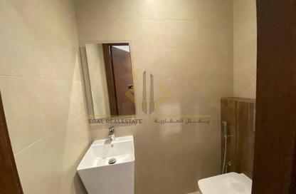 Apartment - 2 Bedrooms - 3 Bathrooms for rent in Lusail Marina Heights - Marina District - Lusail