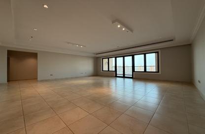 Apartment - 3 Bedrooms - 3 Bathrooms for rent in East Porto Drive - Porto Arabia - The Pearl Island - Doha